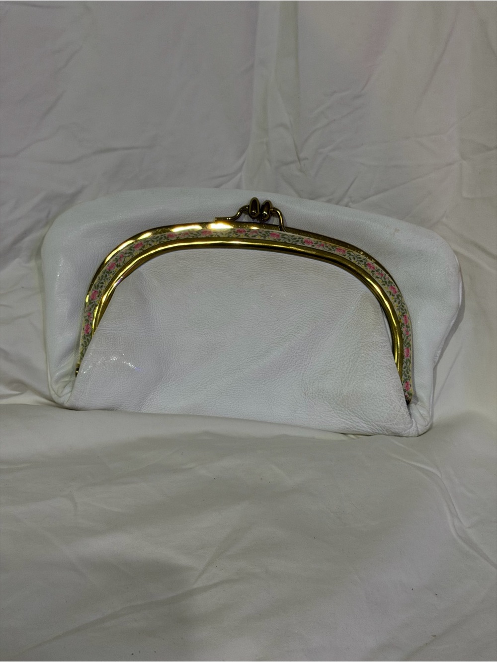 Elegant White Leather Kiss-Lock Clutch with Floral-Trim Frame